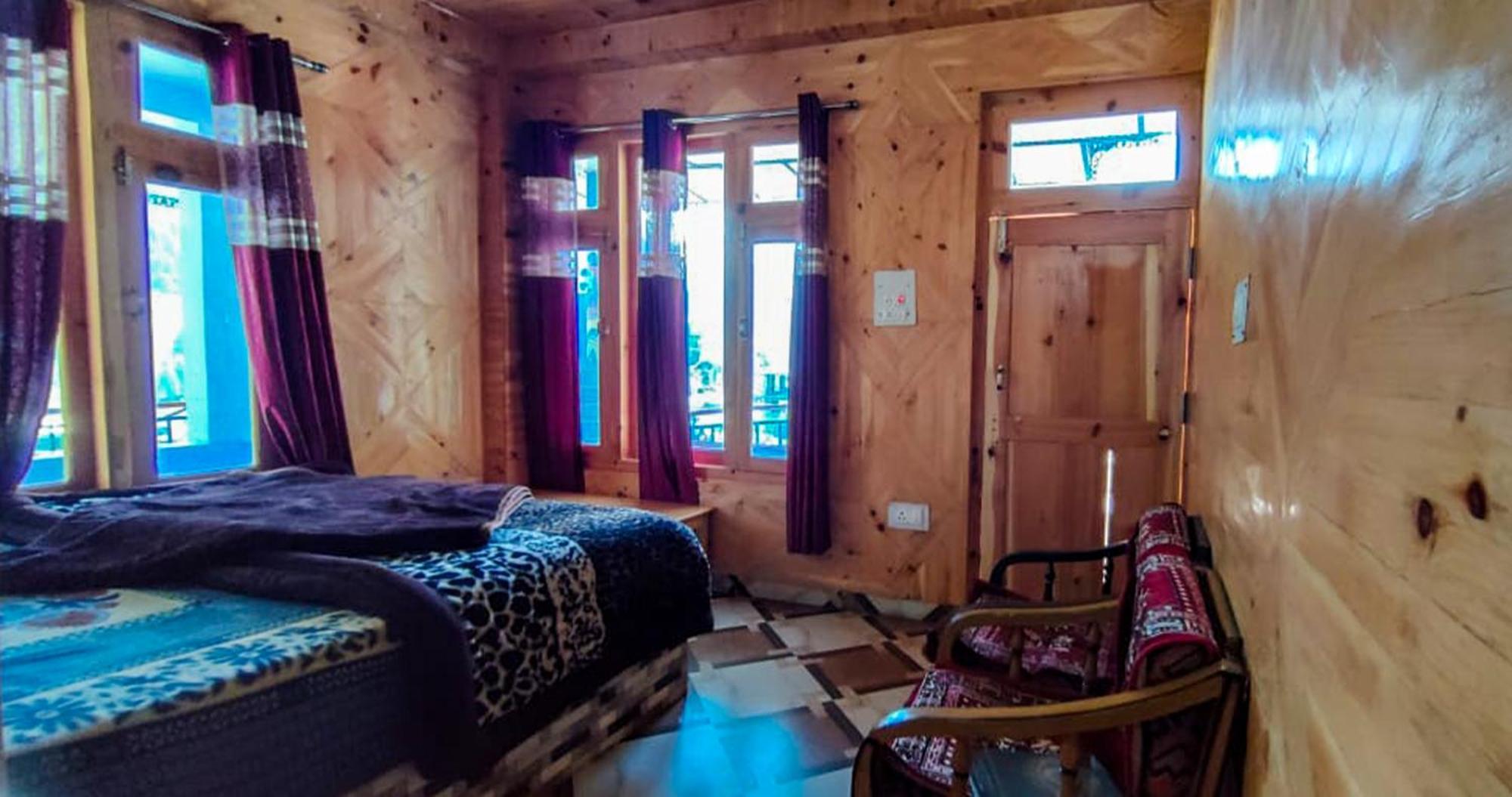 Eyesky, Tosh Hotel Eksteriør billede